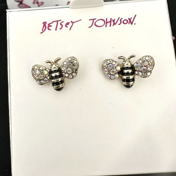 Just In.... Betsey Johnson Bumble Bee Stud Earrings. - Picture 1 of 7